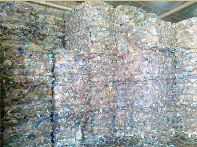 PET FLAKES -PLASTIC BOTTLES SCRAP